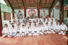 HÌNH ẢNH ĐẠI SƯ SUZUKI HARUO - NGÔ VĂN QUÝ VÀ PHU NHÂN, VP CHƯỞNG MÔN SUZUCHO KARATEDO RYU, TRAO BẰN